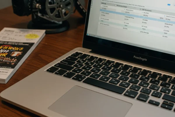 Indie Film Marketing: 15% Budget for 2026 Success